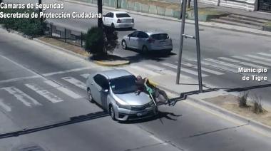 Imprudencia peatonal: un hombre fue embestido por un automóvil luego de cruzar peligrosamente varias veces la Ruta 197