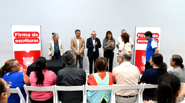 En el HCD, Julio Zamora acompañó a 40 familias de Tigre en una nueva firma de escrituras