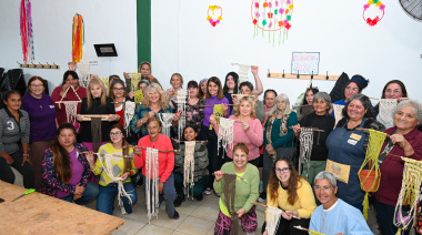 Rincón de Milberg: el Municipio de Tigre realizó el cierre del taller de bijouterie en macramé del programa "Emprendedoras Rodantes"