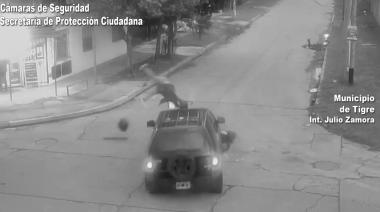 Imágenes sensibles de una motociclista que voló por el aire luego de un fuerte accidente vial en Don Torcuato