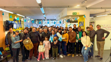 Santiago Medrano encabezó un desayuno patrio junto a vecinos y dirigentes de San Martín