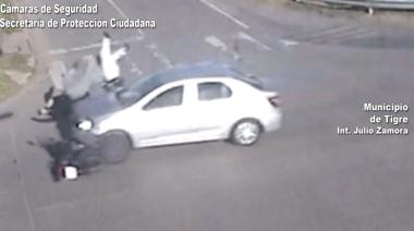 Fuerte impacto entre una moto y un auto en Benavídez: rápida asistencia del COT