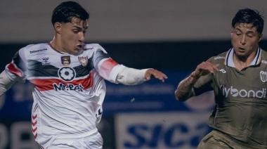 Chacarita cambió de técnico, pero no cambió nada: perdió 2-0 ante Estudiantes y sigue sin respuestas