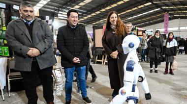 Nardini visitó la 30ª Feria Regional de Educación, Artes, Ciencias y Tecnología con sede en Malvinas Argentinas