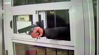 Entró armado a un kiosco de Virrey del Pino y apuntó a la empleada para robarle