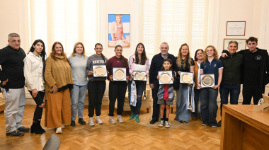 Julio Zamora recibió a deportistas de Tigre y reafirmó el compromiso del Municipio con el desarrollo de competidores locales