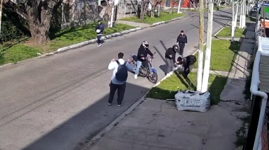 Motochorros asaltaron a cuatro jóvenes que volvían de una escuela especial en González Catán