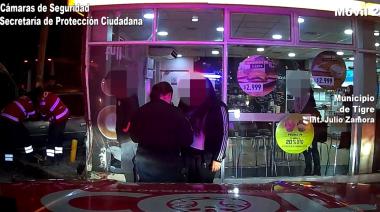 El choque de un automóvil contra una estación de servicio terminó con un ocupante detenido: tenía pedido de captura