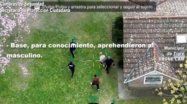 El miedo a las alturas paralizó al ladrón: ingresó a un domicilio para robar pero al intentar escapar quedó atrapado en un árbol 