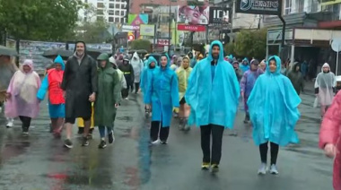 Bajo la lluvia, miles de fieles peregrinan a Luján: recorrido, horarios y operativo