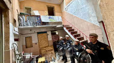 Desalojo 990: la Ciudad recuperó un conventillo tomado en Constitución tras denuncias por robos y venta de drogas