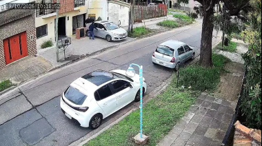 Violento robo en Caseros: sacaban el auto del garaje y dos delincuentes se lo llevaron