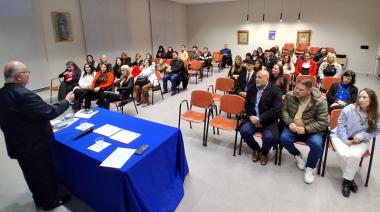 Julio Suárez llevó la memoria de Malvinas a las aulas de la Universidad Católica de La Plata
