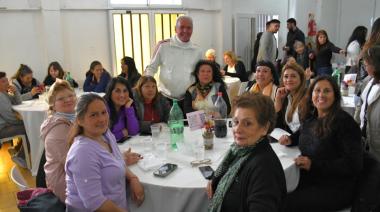 Miguel Quintero celebró el Día de la Madre junto a más de 200 vecinas de Hurlingham