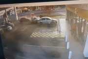 Así fue el accidente donde un hombre se desmayo en el auto, chocó a otro y mató a una mujer