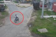 Robaron una bicicleta y fueron detectados por las cámaras del COT: quedaron detenidos inmediatamente