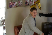“Dame los ahorros”: golpearon y amordazaron a una jubilada de 77 años durante una brutal entradera en Villa Luzuriaga