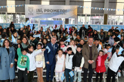 Con la participación de más de 100 alumnos y alumnas de escuelas isleñas, Julio Zamora acompañó el acto de Promesa de Lealtad a la Bandera Nacional