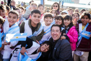 Leo Nardini acompañó a más de 4.500 estudiantes en la Promesa de Lealtad a la Bandera