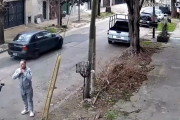 “Me robó un nene”: lo apuntó con un arma y lo persiguió para robarle el celular en Caseros
