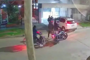 “Pegale un tiro”: le robaron la camioneta cuando estaba con su hijo de cuatro años en Morón