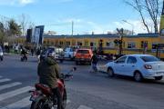 Cruzó con la barrera baja y terminó embestido por el tren Urquiza en Villa Bosch