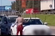 Limpiavidrios atacaron varios autos frente al TOM y terminaron detenido
