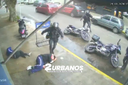 Huían de la Policía y volaron de la moto en Ramos Mejía: un vecino se salvó de milagro