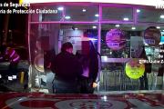 El choque de un automóvil contra una estación de servicio terminó con un ocupante detenido: tenía pedido de captura