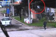 Un roba cables fue detenido por el COT cuando intentaba escapar por los techos de las viviendas en el barrio Cina Cina
