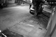 Brutal asalto en Quilmes: lo golpearon con un arma y casi atropellan a su pareja durante la fuga