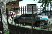 Cuatro motochorros quisieron robarle la camioneta en Bernal: escapó, chocó y le dispararon