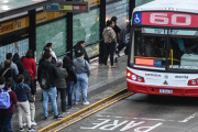 Cada vez menos pasajeros en los colectivos del AMBA: los viajes cayeron 13,2% en octubre