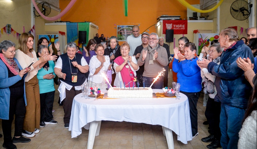 Julio Zamora acompañó el 24° aniversario del Centro de Jubilados "Manantial de Vida" en La Paloma