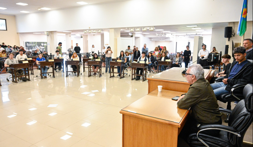 Julio Zamora acompañó una nueva edición del Parlamento Juvenil 2025 en el HCD de Tigre