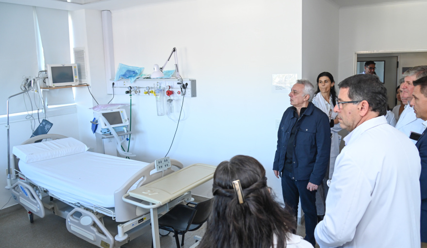 Julio Zamora supervisó la ampliación de las salas de terapia intensiva pediátricas y de adultos en el Hospital Materno Infantil