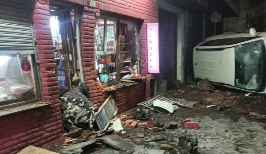 Tragedia en Mar del Plata: una camioneta volcó, embistió a varias personas y una murió