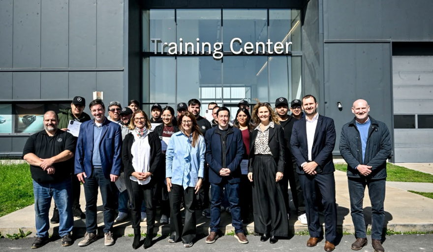 Leo Nardini visitó el Training Center de Mercedes-Benz en Tortuguitas